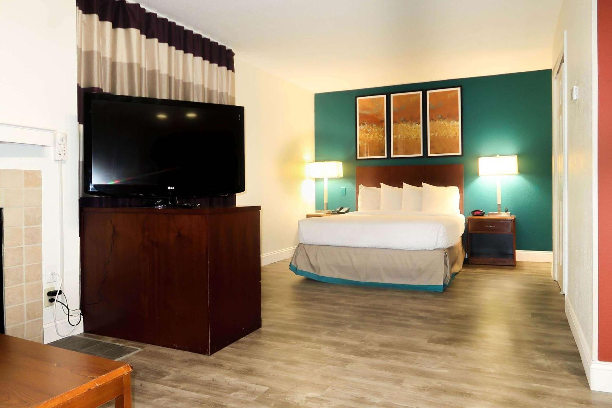 Tysons Corner Suites, A Baymont By Wyndham Vienna Exterior foto